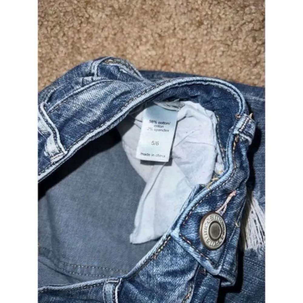 Maurice's Distressed Denim Mid-Rise Cuffed Jean Shorts Ripped Details Size 5/6 - Picture 3 of 3